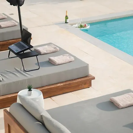 Tholaria * חאניה